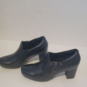Clarks Shooties Genuine Black Leather Sz9M. 2 Inch Heel. Side Zipper. Cute! EUC!